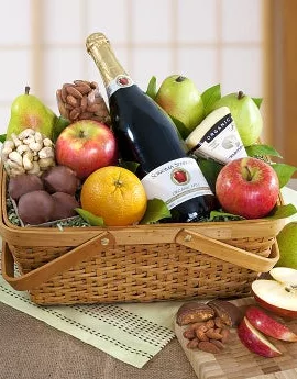 Distinctive Organic Fruit & Cheese Gift Basket